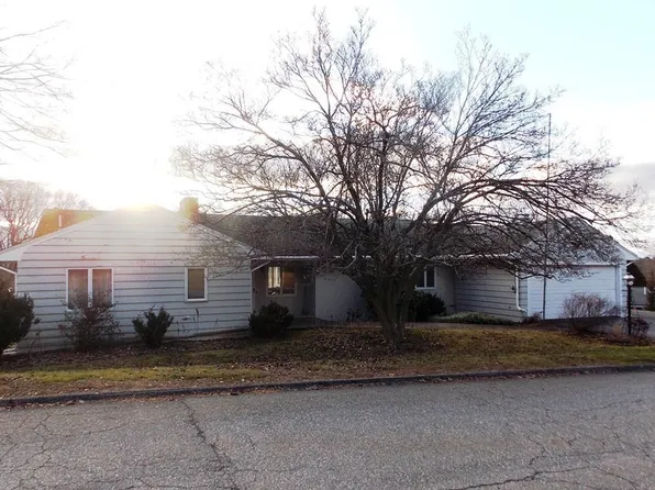 15 John St, Southborough, MA 01772