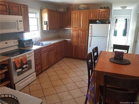 Kitchen and dinning area.