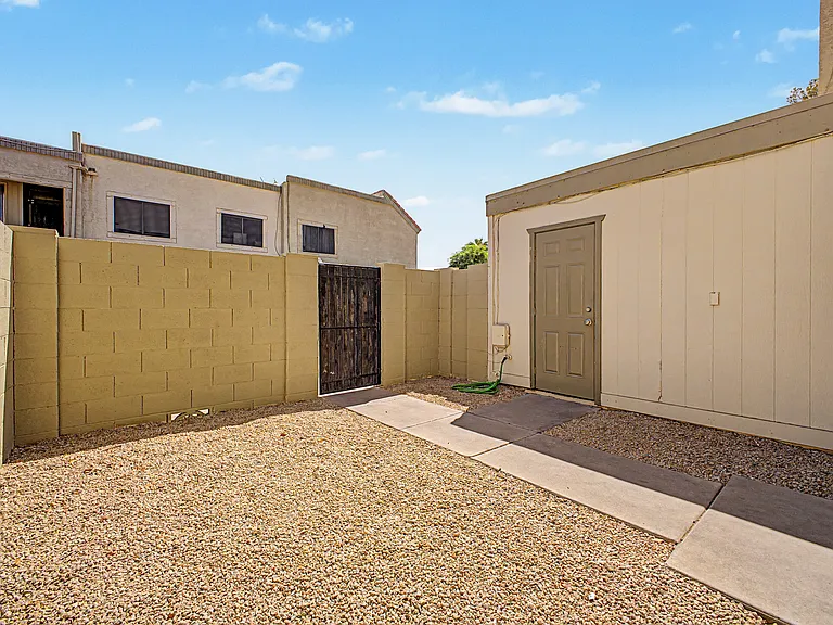5847 N 48th Dr — Photo 28