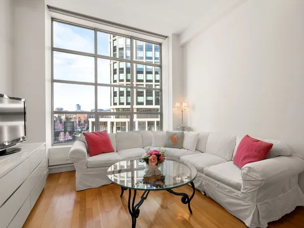 360 Newbury St Unit 402, Boston, MA 02115