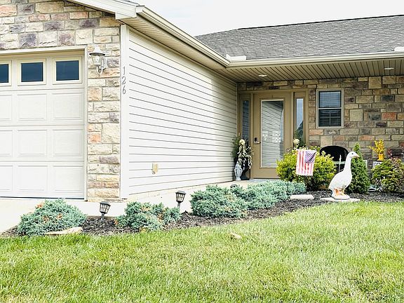 3rd image of 126 Stoneridge Ct
