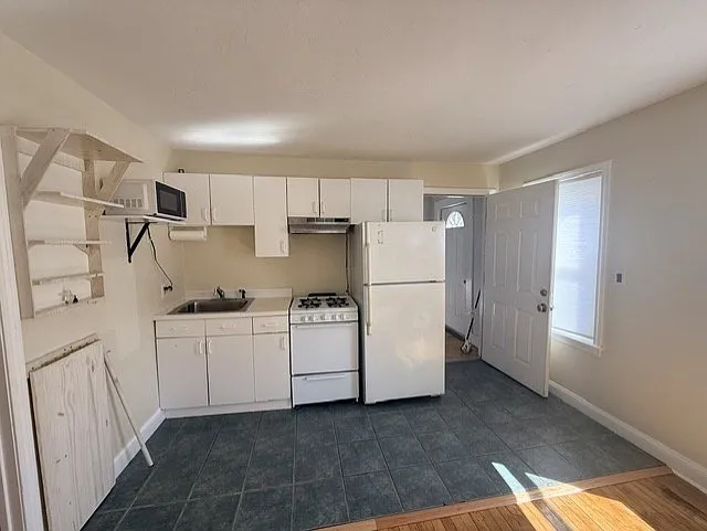 1 bed, 1.0 bath, 390 sqft, $1,650 — Photo 2