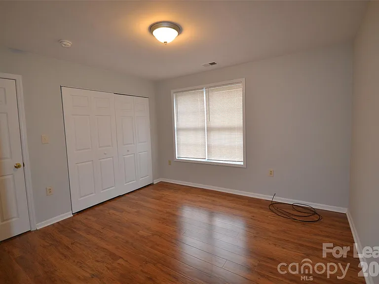 924 Junius St — Photo 11