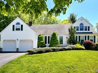 805 Demarrais Pl, Oradell, NJ 07649