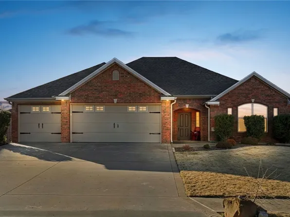 961 Harvest St, Centerton, AR 72719