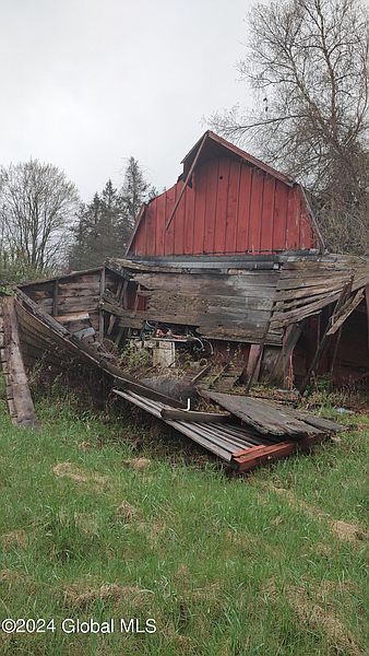 4th image of 102 Sinclair Road