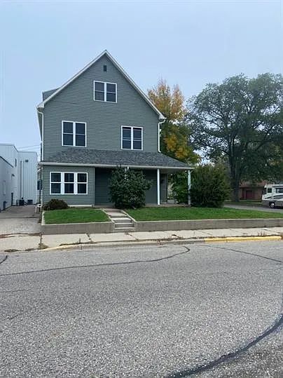 221 6th Ave E