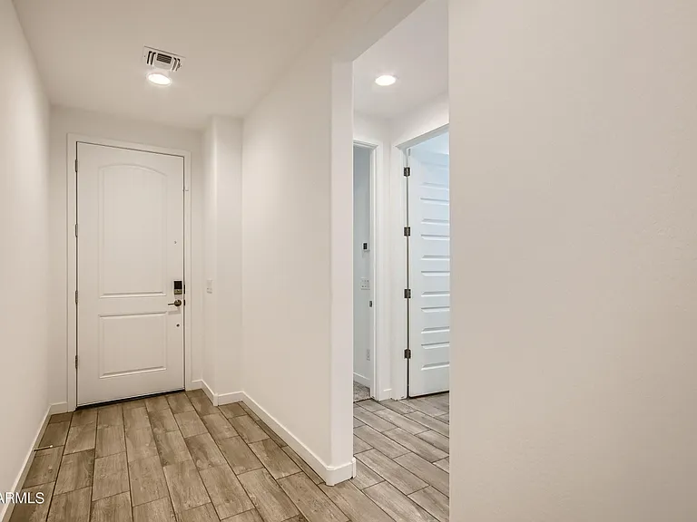 52 E Capricorn Way — Photo 9
