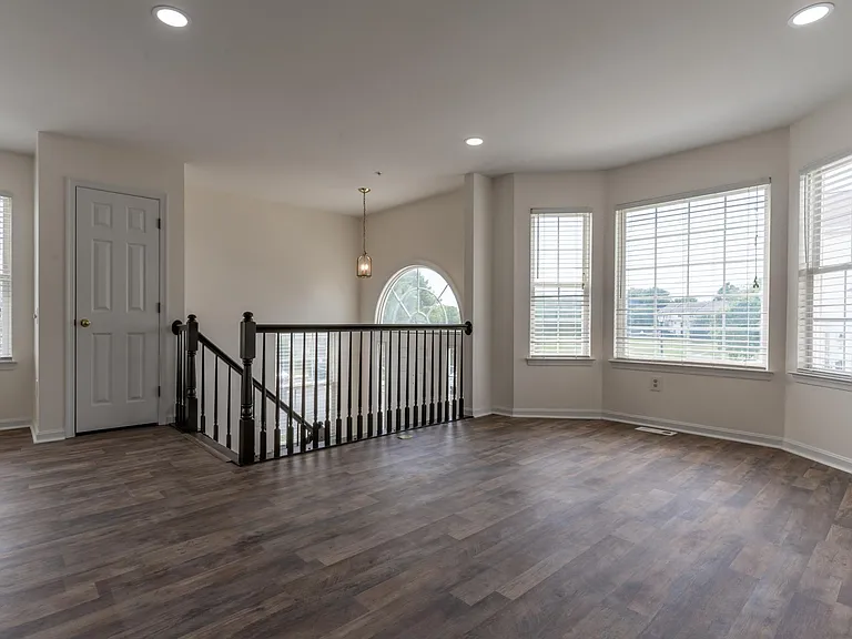 5601 Ashburn Ter — Photo 8