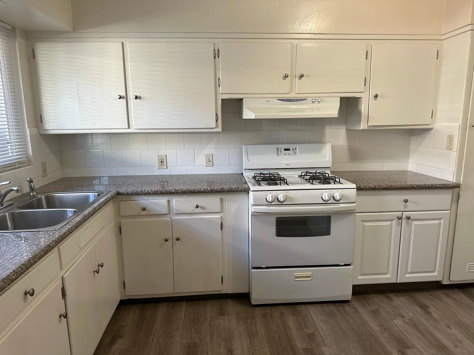 808 E Clinton Ave — Photo 4