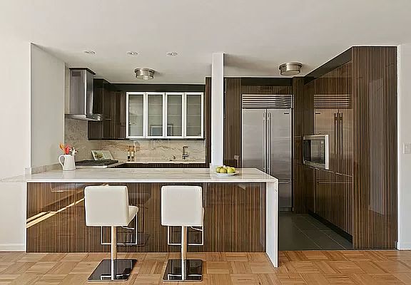 2nd image of 118 E 60th St #34EF