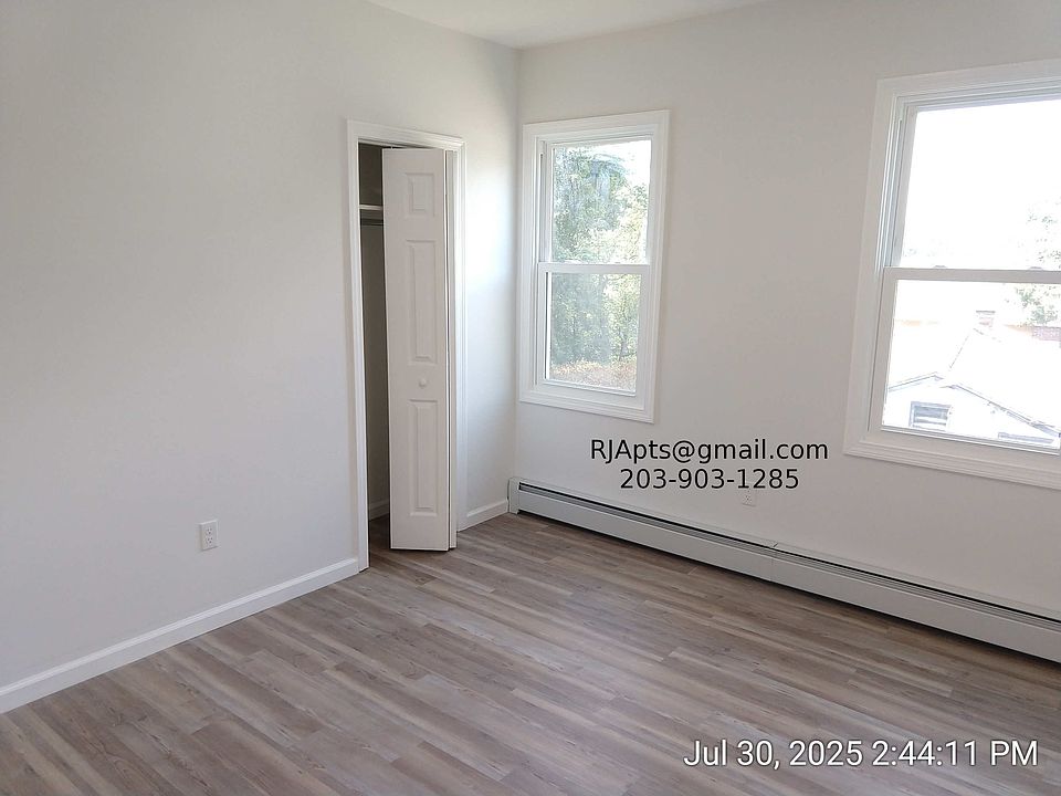 Middle bedroom