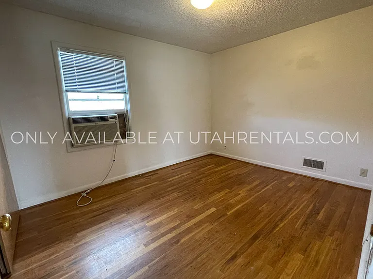 158 W 500 N — Photo 15