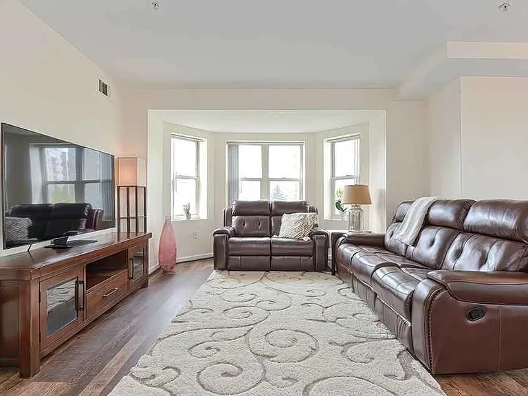 1 Cityview Ln #205 — Photo 2