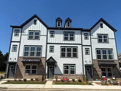 416 Silver Star Blvd Photo 1