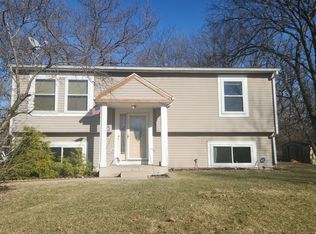271 Skyline Dr, Carpentersville, IL 60110