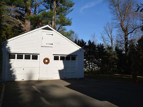 Detached 2 Car Garage