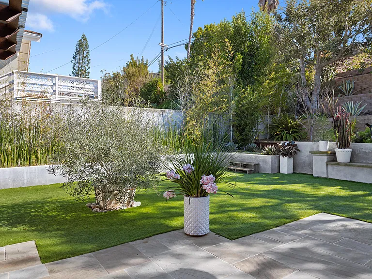 1251 Bel Air Dr — Photo 24