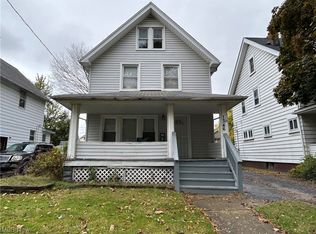 1346 Penhurst Rd, Cleveland, OH 44110