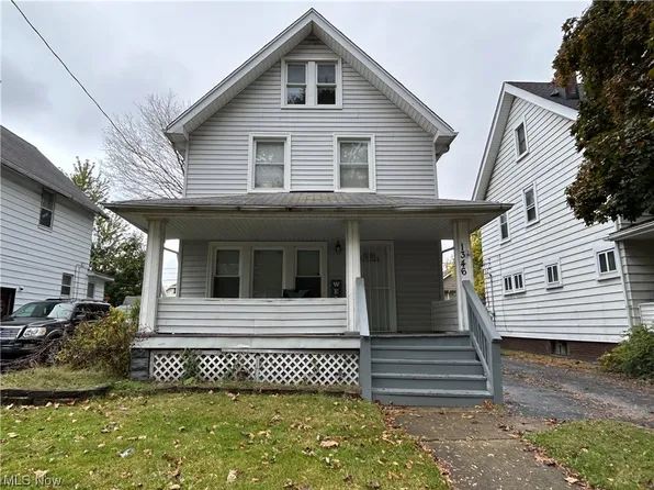 1346 Penhurst Rd, Cleveland, OH 44110