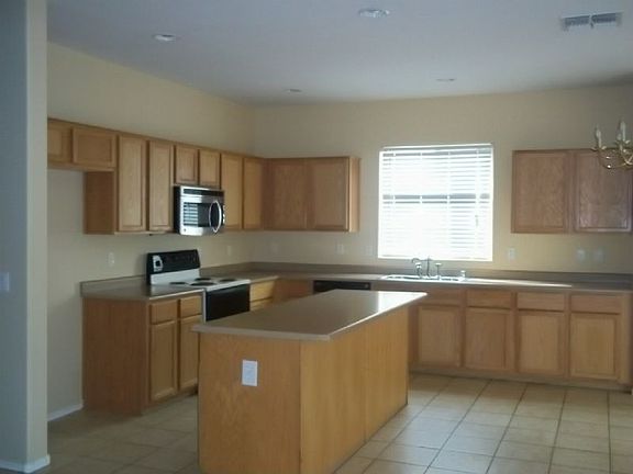3rd image of 2916 S 74th Ave