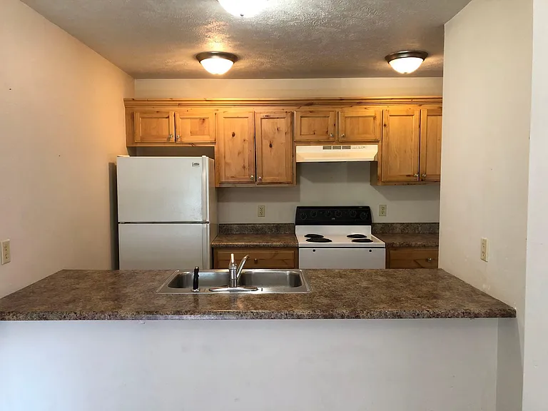 640 S Kansas Ave — Photo 5