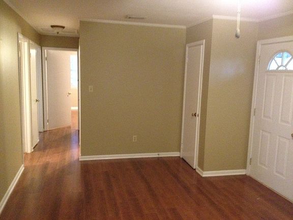 3rd image of 1822 S Custer Ln