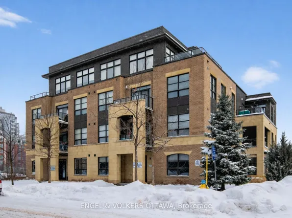 399 Bayrose Dr W #401, Ottawa, ON K2J 5W3