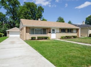 851 E Grant Dr, Des Plaines, IL 60016