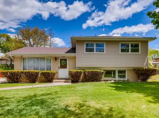 600 Merlin Dr, Schaumburg, IL 60193