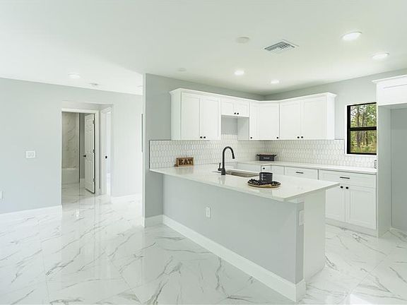 5th image of 725 Drury AVE