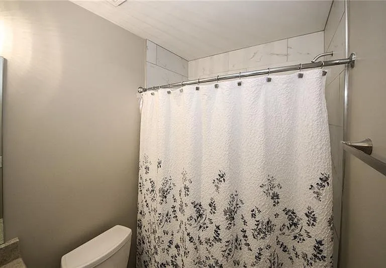 121 Stoneforest Dr — Photo 38