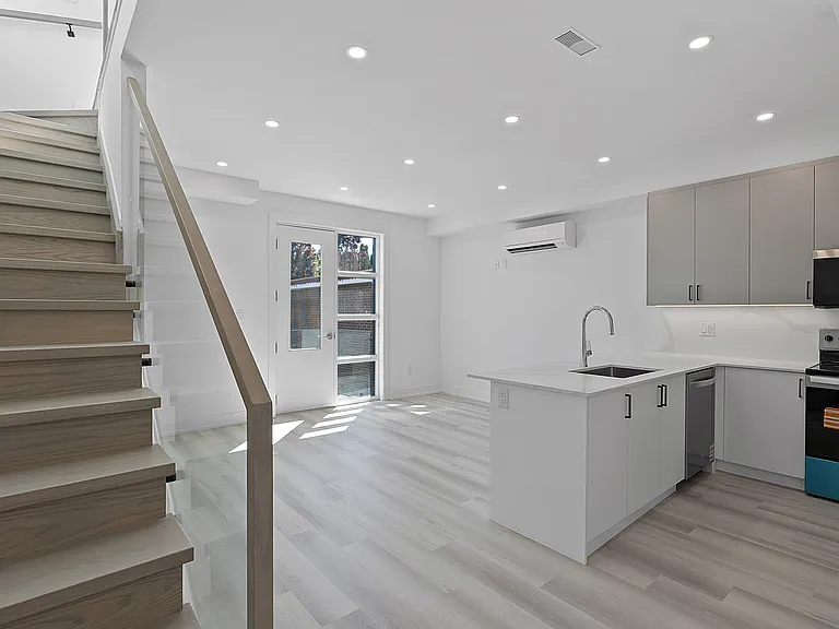 587 Oakwood Ave — Photo 81