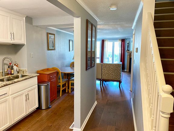 2nd image of 1611 Glenwood Ave N #4