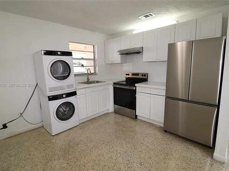 951 SW 7th St #5 — Photo 17