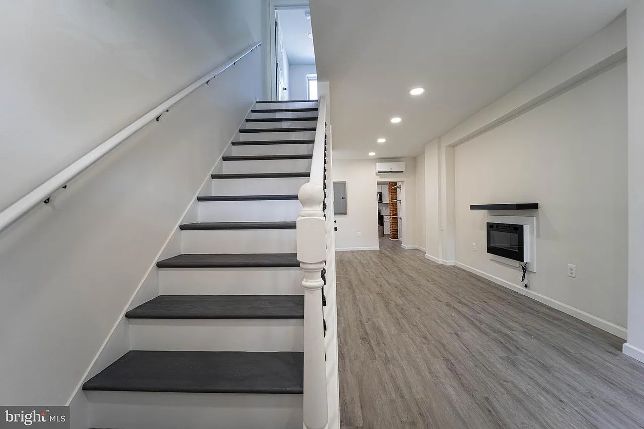 2 bed, 880 sqft, $1,900 — Photo 3