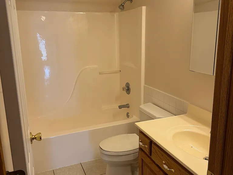1011 Aaron Dr — Photo 6