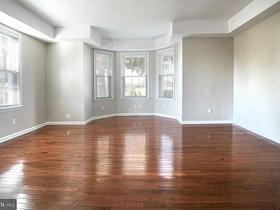 3rd image of 33 Downing Ave #1