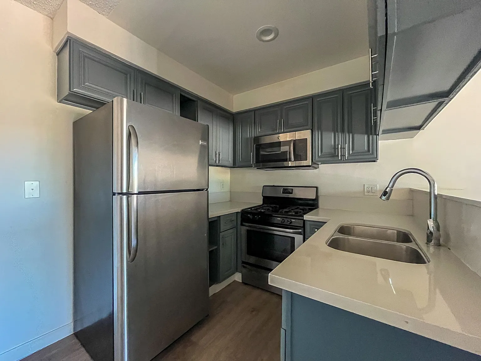 12128 Ramona Ave — Photo 3