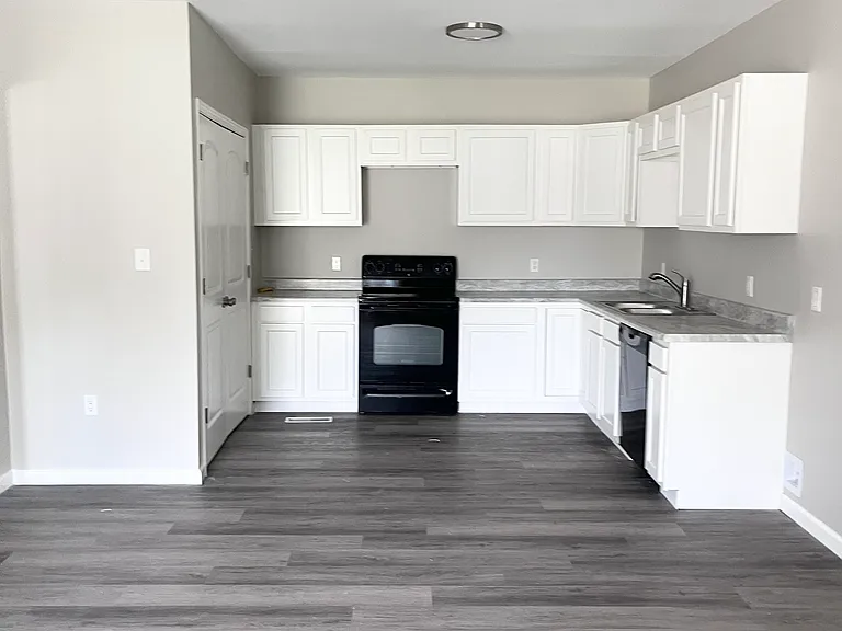 804 Maple Ct — Photo 3
