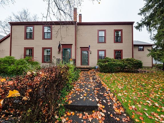 3rd image of 43 Hudson Commons Dr