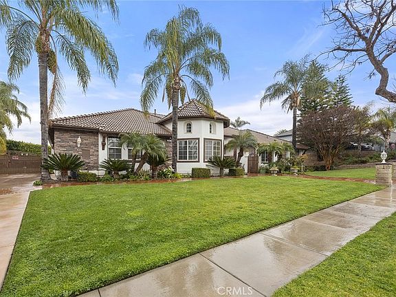 3rd image of 2885 Citrocado Ranch St