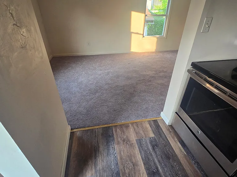 635 E Willow St #4 — Photo 8