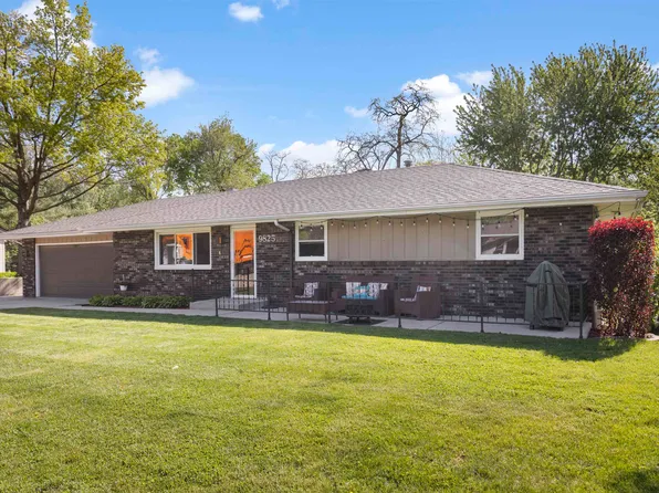 9825 Debbie Ln, Machesney Park, IL 61115