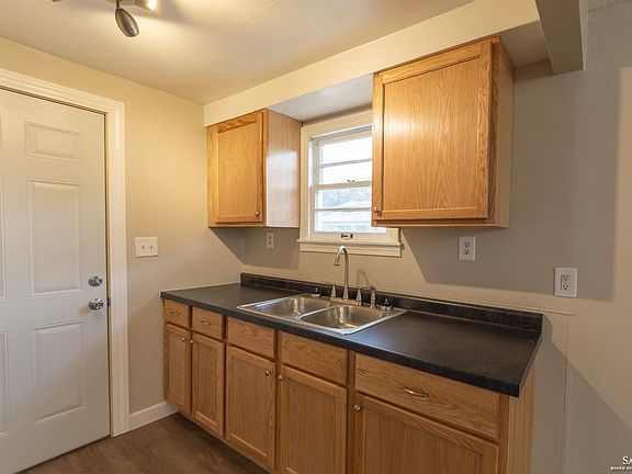 5th image of 213 S Clark St