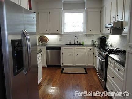 Kitchen : New SS appliances, hardwood floors, granite countertops, sink/disposal.