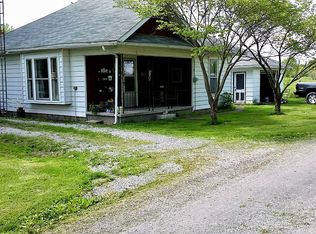 228 Elm St, Hidalgo, IL 62432