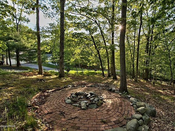 3rd image of 1162 Park Dr