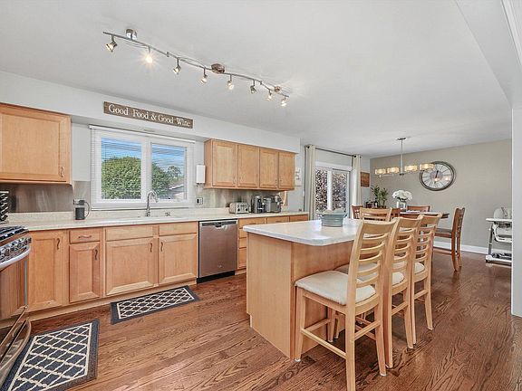 4th image of 9020 Sunrise Ln