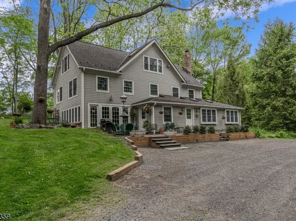 18 White Bridge Rd, Pittstown, NJ 08867